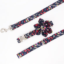 Load image into Gallery viewer, Flower Dog Collar and Leash with Removable Flower Set
